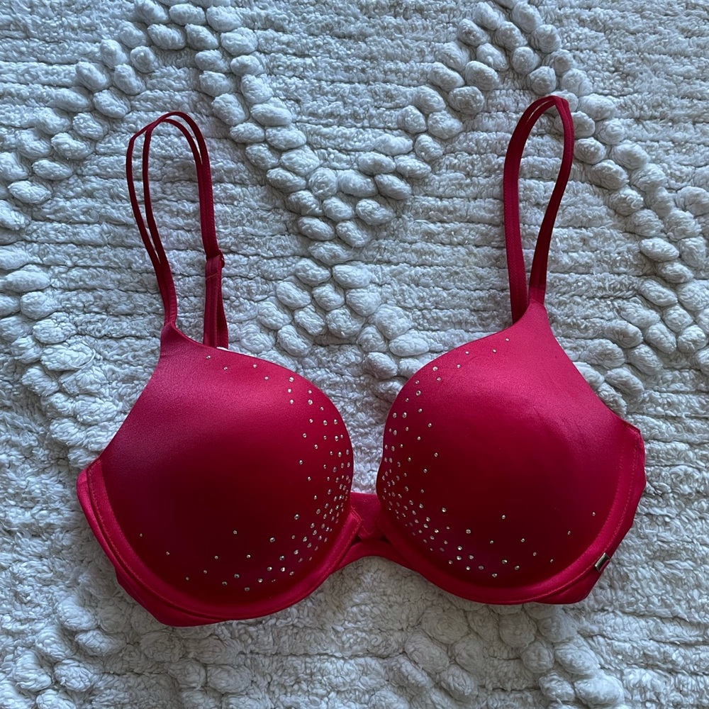 Victoria's Secret Size 32D Very Sexy Push Up Bra